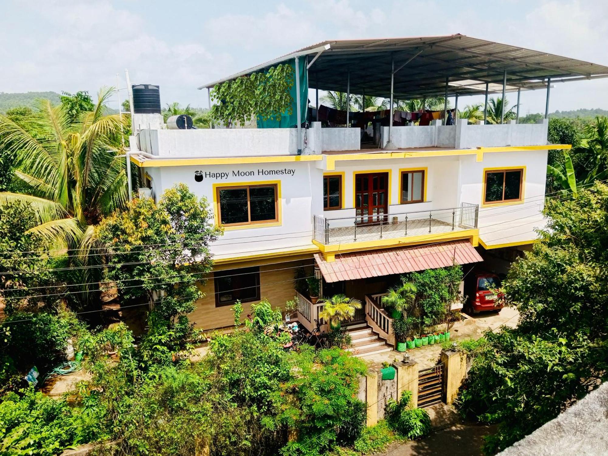 Happy Moon Homestay Aldona Dış mekan fotoğraf